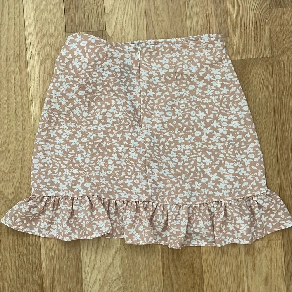 Shein Ruffle Skirt - Picture 3 of 4